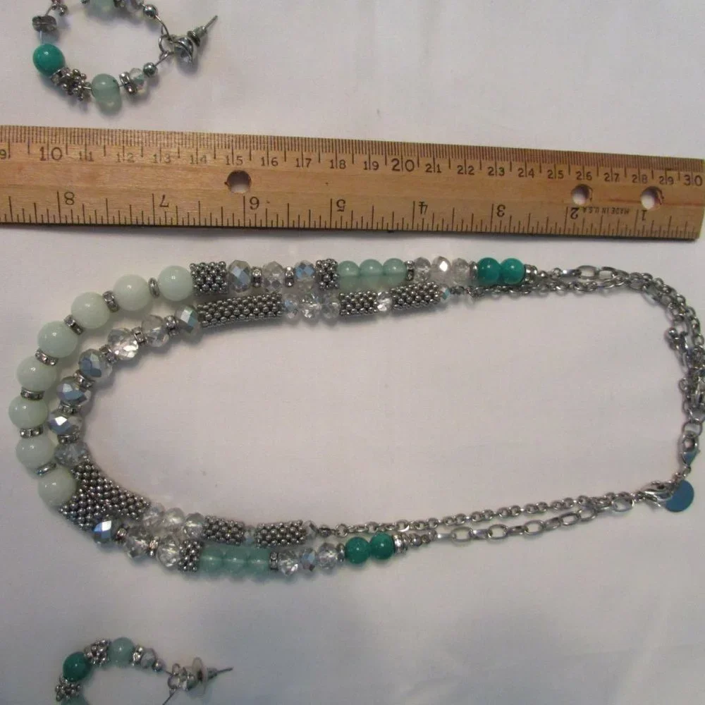 WHBM Green beaded necklace and Earings - Picture 5 of 6
